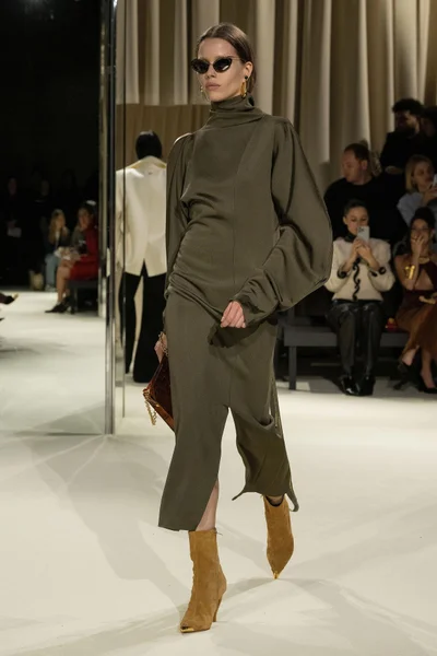 Look 14